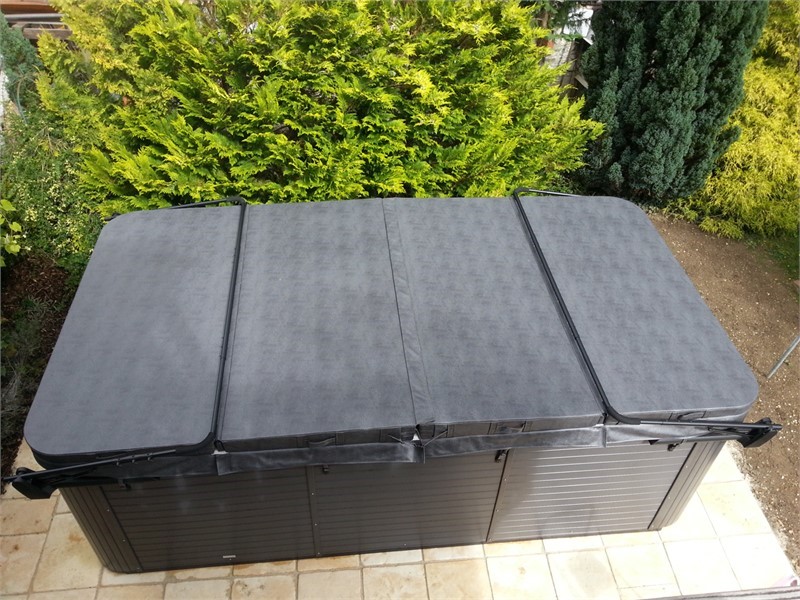 Swimspa mit Abdeckung