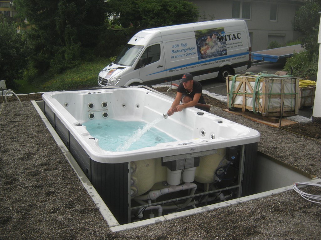 Wie wird ein Schwimmspa im Boden versenkt?