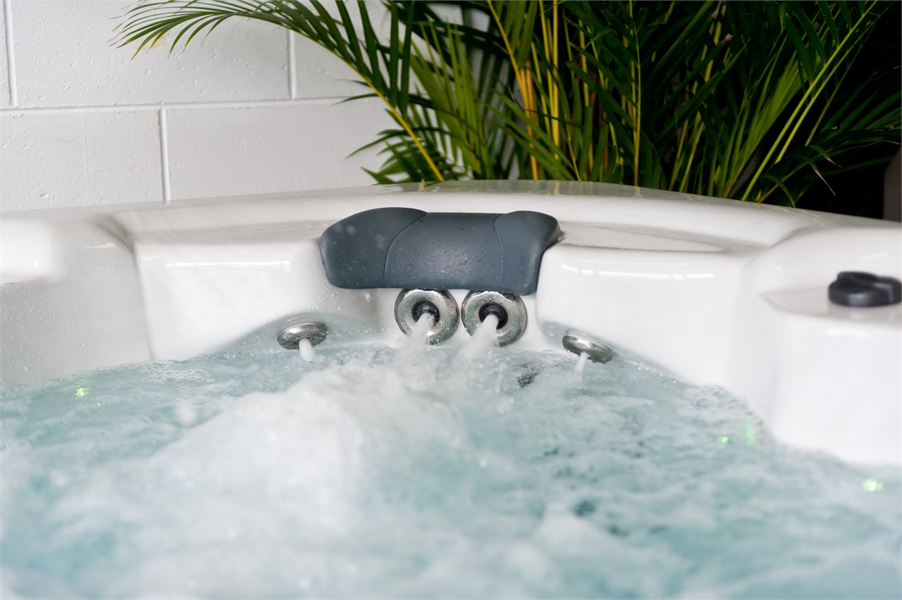 Bild: Rotierende Whirlpool-D&uuml;sen f&uuml;r eine gezielte Nackenmassage