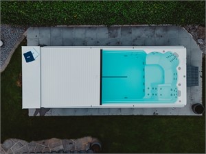 Elektrisch angetriebene Rollabdeckung f&uuml;r Schwimm-Spas